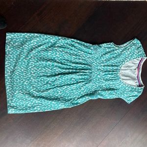 Boden Size 8 knee length dress with pockets!